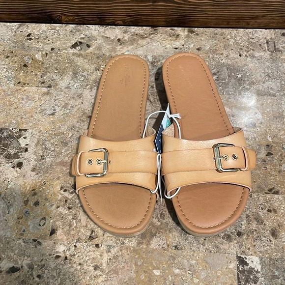 Women’s Sandals - Picture 2 of 8